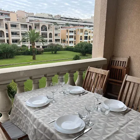 Apartment Domaine D'ahmosis, Modern 2 Bedrooms Refurbished Apartment, F3 Moderne Fraichement Renove *