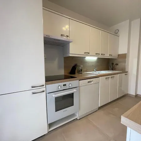 Domaine D'ahmosis, Modern 2 Bedrooms Refurbished Apartment, F3 Moderne Fraichement Renove Apartment *