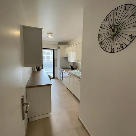 Domaine D'ahmosis, Modern 2 Bedrooms Refurbished Apartment, F3 Moderne Fraichement Renove Apartment *